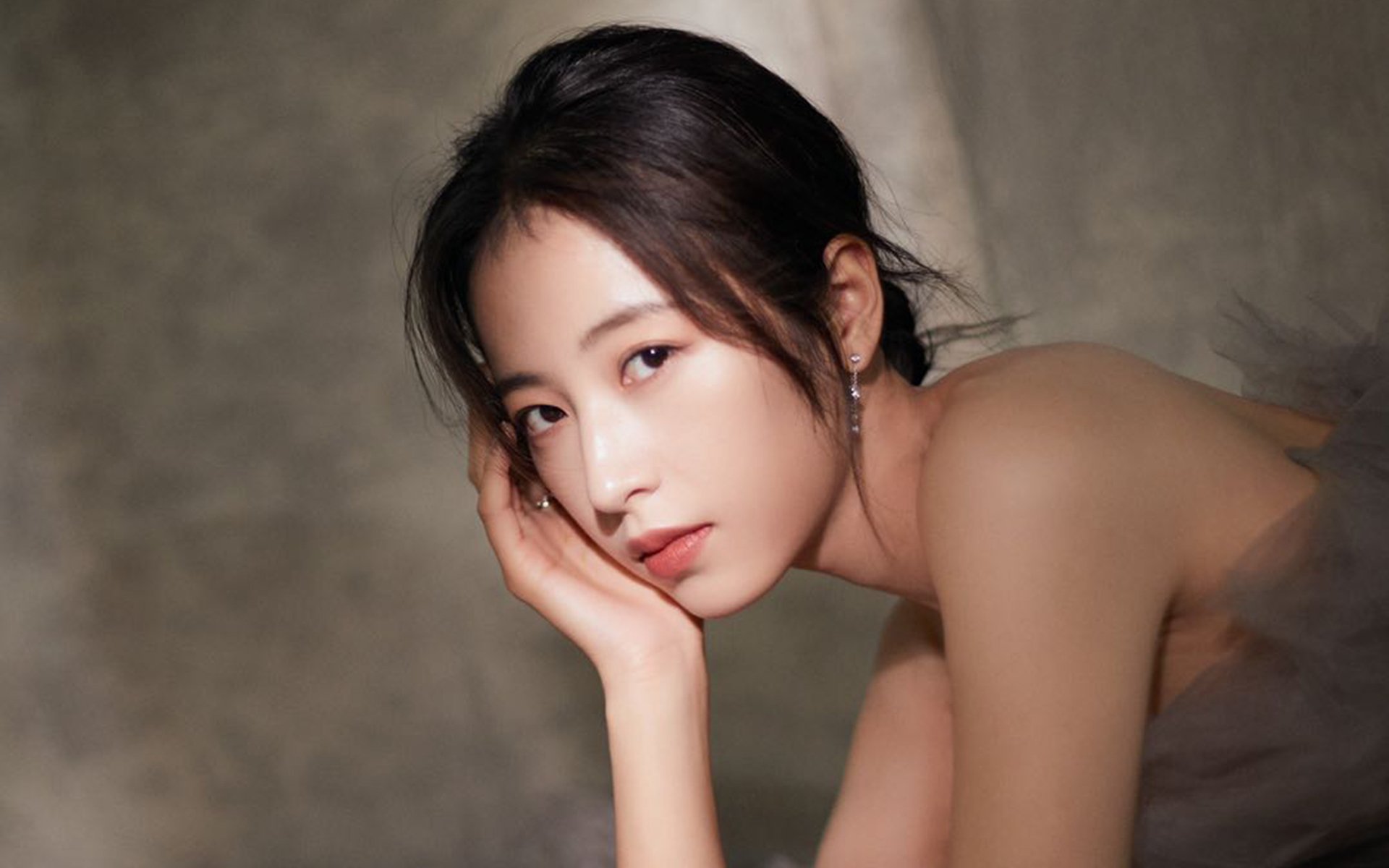 西甲排名洗牌:马德里双雄与巴萨激战正酣,马德里竞技与巴萨