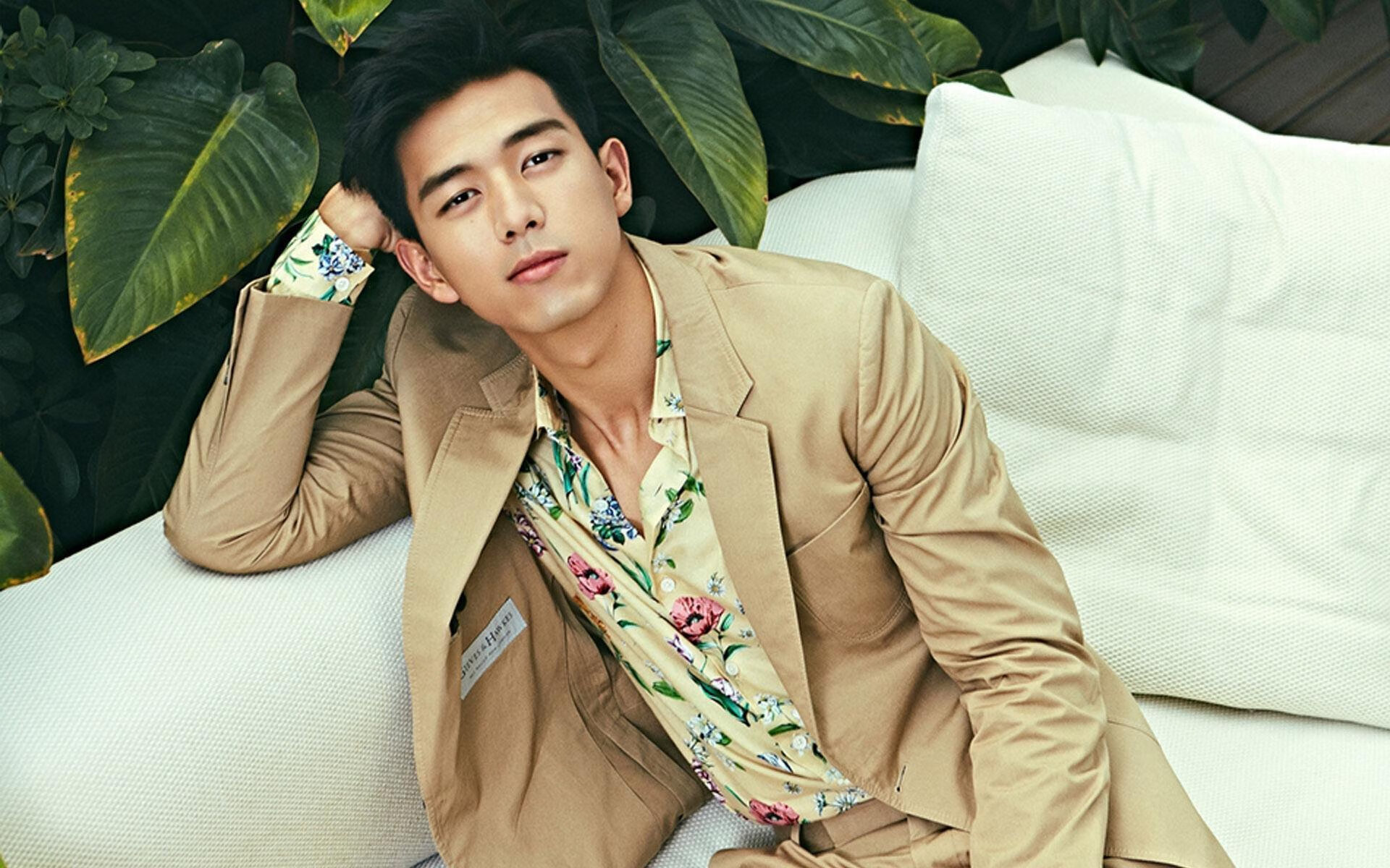 场上冲锋陷阵,场下观众欢呼,掌声雷动,冲锋陷阵上战场是什么动物