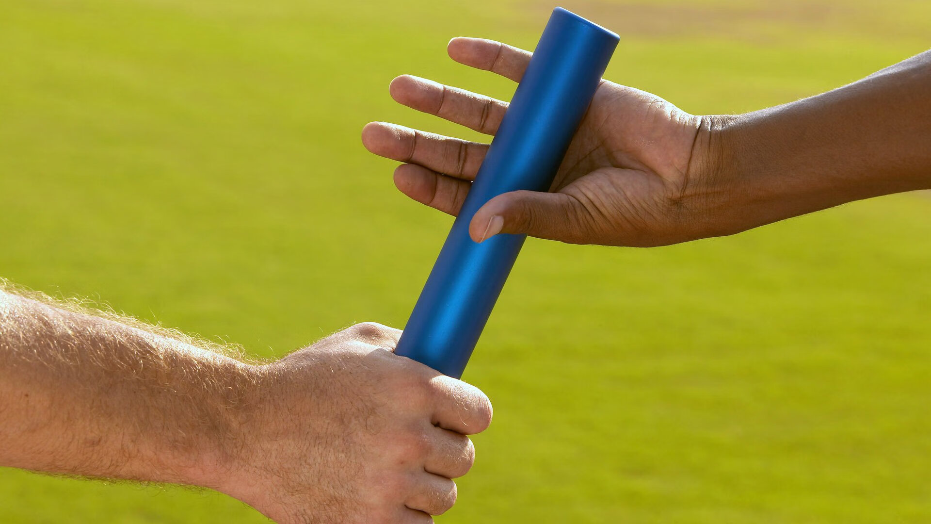 光影特技飞跃：夜空中的速度与美学